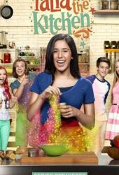 Талия на кухне