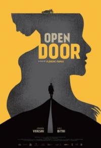 Открытая дверь